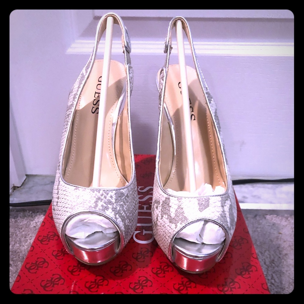 Lovely slingback heel to be worn with anything!